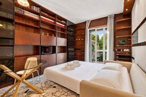 Elegant Milan Home AC & Wi-Fi City Life & Balcony