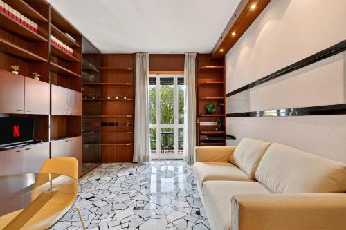 Elegant Milan Home AC & Wi-Fi City Life & Balcony