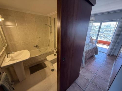 El Balcón del Mediterráneo con 3 dormitorios y piscina by Turihome