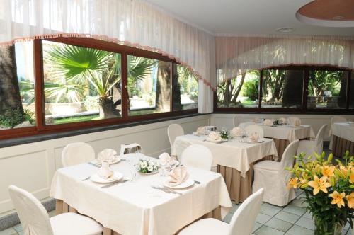מסעדה או מקום אחר לאכול בו ב-Hotel Ristorante La Lanterna