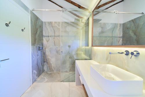 Iconic Exception Villa - Pool & Tennis