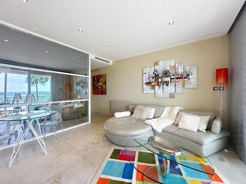 1-bedroom apartment with balcony and sea view on La Croisette