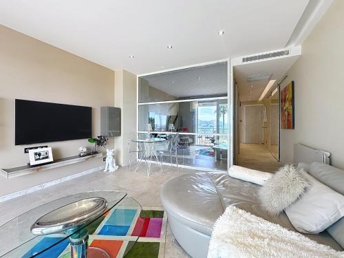 1-bedroom apartment with balcony and sea view on La Croisette