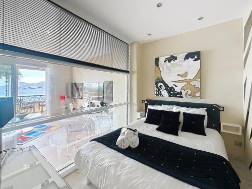 1-bedroom apartment with balcony and sea view on La Croisette