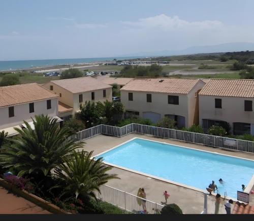Studio plage et village