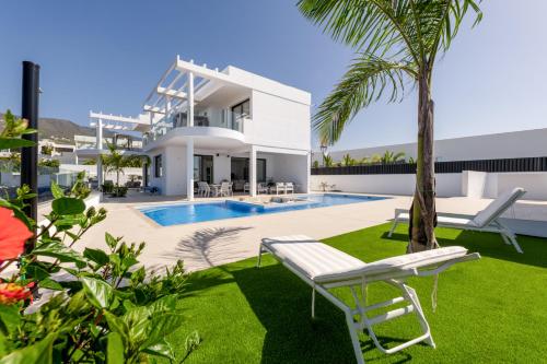 Luxury Villa Andrea - Seaviews - Panoramic Seaviews - Heated Private Pool