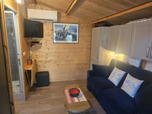 charmant chalet studio, climatisé , vue mer avec grande terrasse