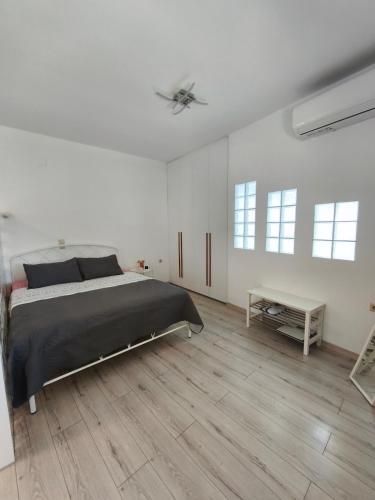 Villa petroula Cozy Modern Home & Private Garden