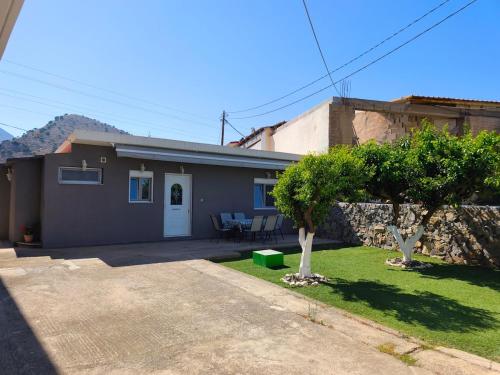 Villa petroula Cozy Modern Home & Private Garden