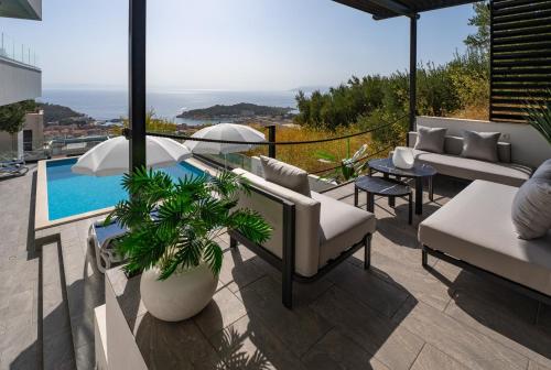 Villa Lea 5-bedroom villa with private pool and amazing views of city and sea