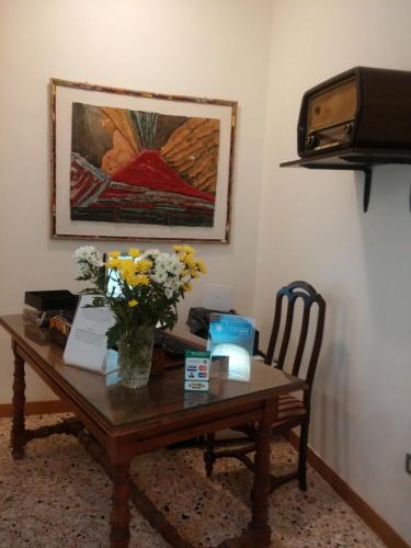 Una televisión o centro de entretenimiento en B&B Sansevero Naples