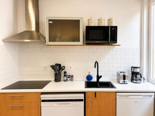 Bairro Alto Duplex | AC | 4 Guest | 2 Baths