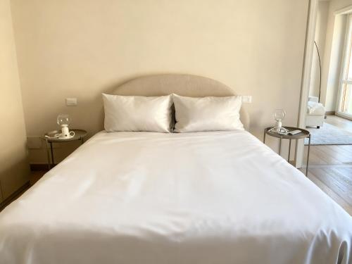 Elegant Bright Living in the City Centre