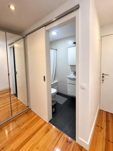 Quarto suite privada com banheiro- Av Liberdade