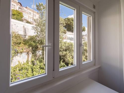 4D- Wake Up in Central Lisbon, Where History Meets Everyday Local Life