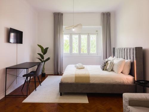 4D- Wake Up in Central Lisbon, Where History Meets Everyday Local Life