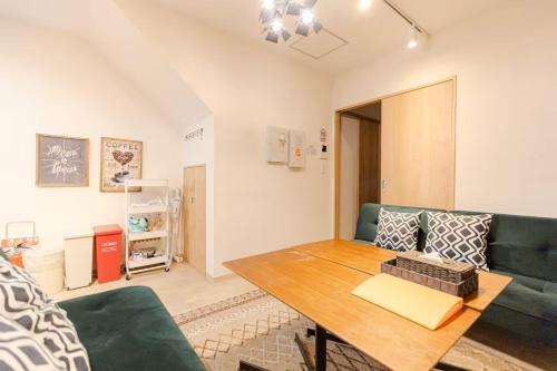 7 Min Walk Near Asakusa Ueno and Akihabara 3BR House for 14 Guests