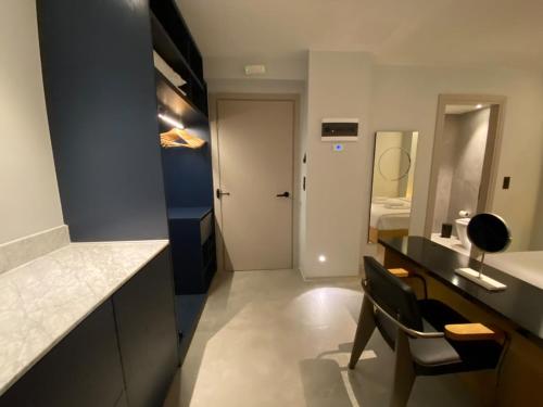 Athens Suite 101