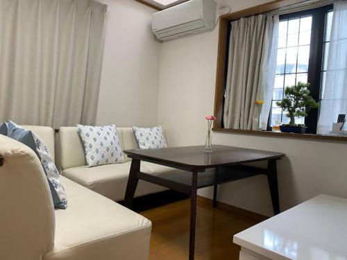 Shinjuku House 2min to Station - 4BR 9 Beds up to 12 Guests