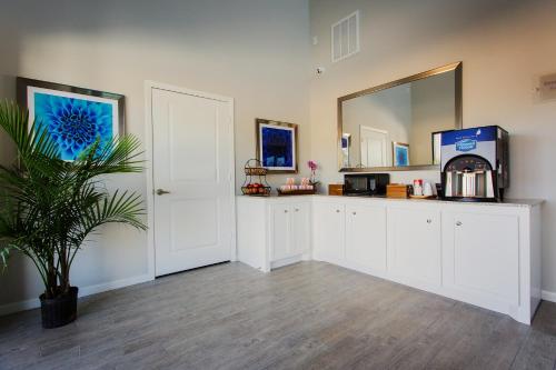 a kitchen with white cabinets and a mirror at Palace Inn-529 in Hot Wells
