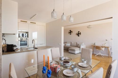 Cascais Prime 2BR with Balcony & Sea View