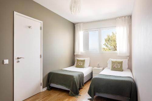 Cascais Prime 2BR with Balcony & Sea View