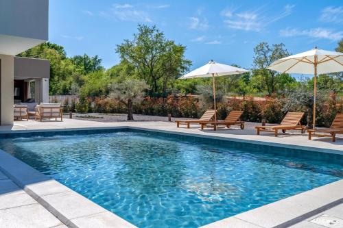 Nareo Villa Collection with Private Pool