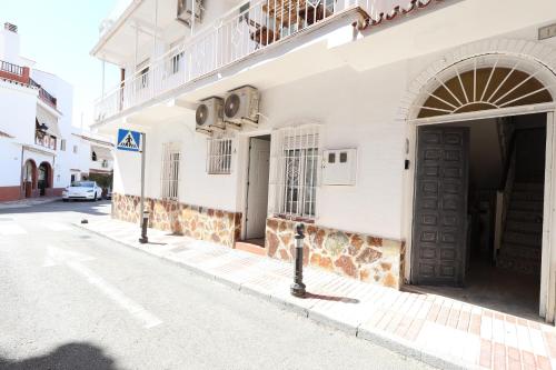Galicia A - Renovated Studio with Patio in Arroyo de la Miel Centre