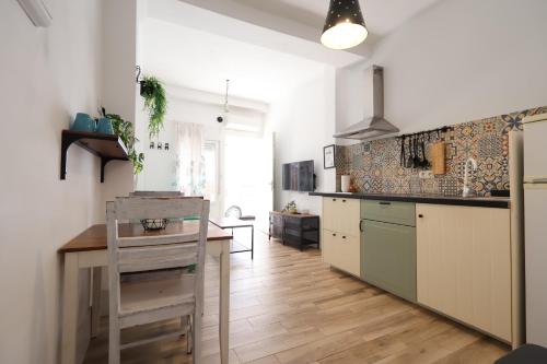 Galicia A - Renovated Studio with Patio in Arroyo de la Miel Centre