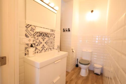 Galicia C - Bright Studio 8 Minutes from the Train in Benalmadena