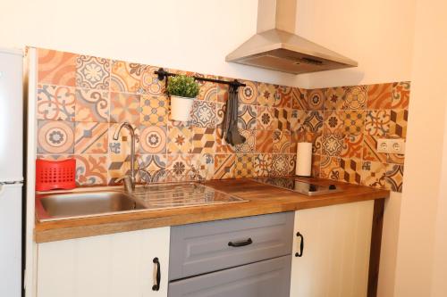 Galicia C - Bright Studio 8 Minutes from the Train in Benalmadena