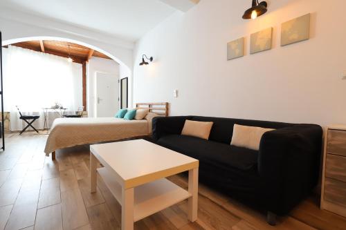 Galicia C - Bright Studio 8 Minutes from the Train in Benalmadena