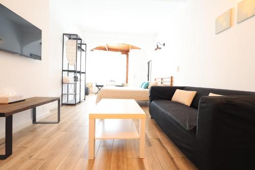 Galicia C - Bright Studio 8 Minutes from the Train in Benalmadena
