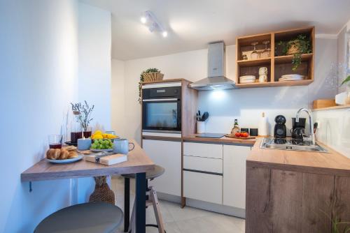 Arco - Elegant New Apartment - Free Parking