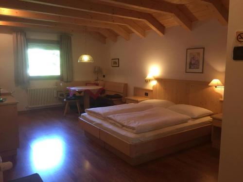 Postel nebo postele na pokoji v ubytování Ciasa Fedo