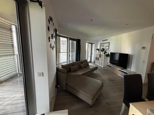 Beachfront with terrace for 8