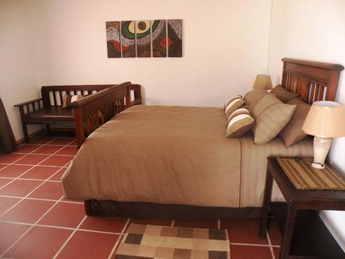 a bedroom with a large bed and a table at Honne-Hemel in Hondeklipbaai