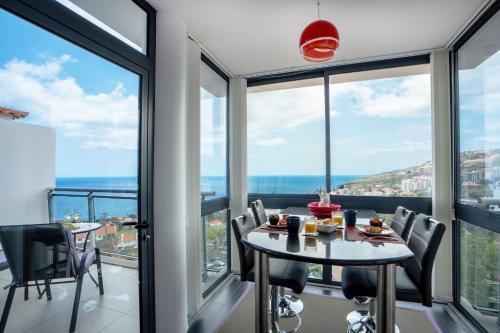 Penthouse Paradisus - pool&sea view by LovelyStay