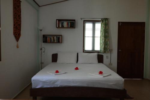 Katil atau katil-katil dalam bilik di Lake View Bungalows