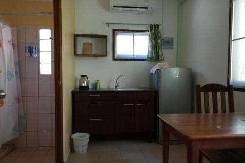 Dapur atau dapur kecil di Lake View Bungalows