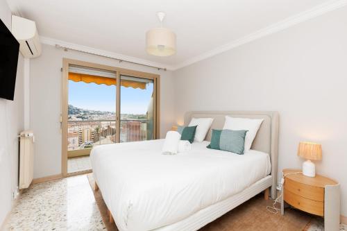 Upstays Elegant 50m2 1 Bedroom AC and Terrace