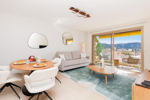 Upstays Elegant 50m2 1 Bedroom AC and Terrace