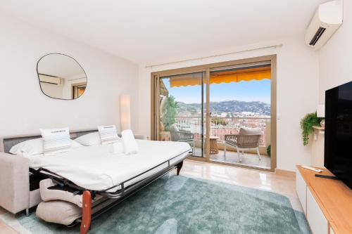Upstays Elegant 50m2 1 Bedroom AC and Terrace