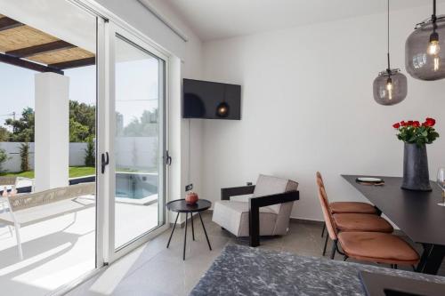 Family villa Casa Filo Rosso with Private Pool , 200m to the beach