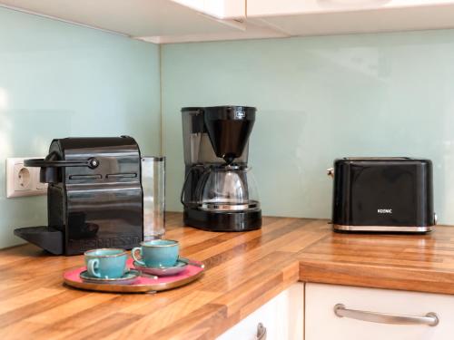 Spacious 2BR Apartment for 6 near City Center Metro U2