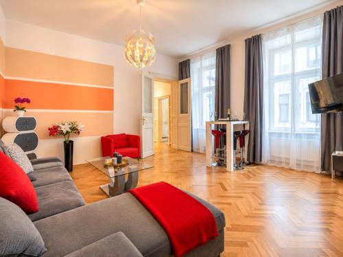 Spacious 2BR Apartment for 6 near City Center Metro U2