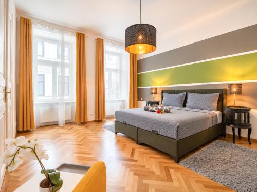 Spacious 2BR Apartment for 6 near City Center Metro U2