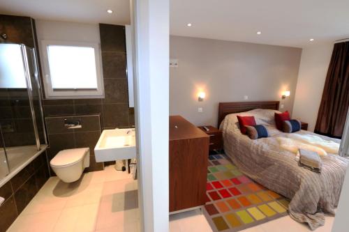 a bathroom with a bedroom with a bed and a sink at Cornelia in Saas-Fee