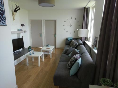 a living room with a couch and a tv at Vakantiehuis ''De Bolle'' in Bathmen