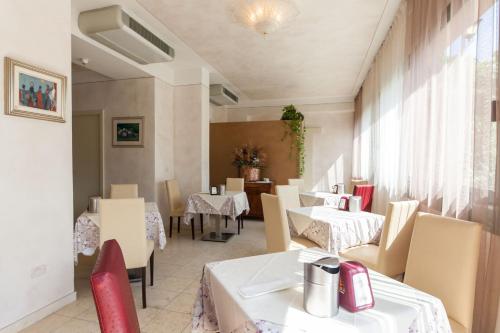 Gallery image of Hotel Oasis in Marina di Ravenna